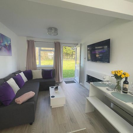 Look No Further Gorgeous Newly Renovated Contemporary Chalet Sandown Bay Holiday Centre Exteriör bild