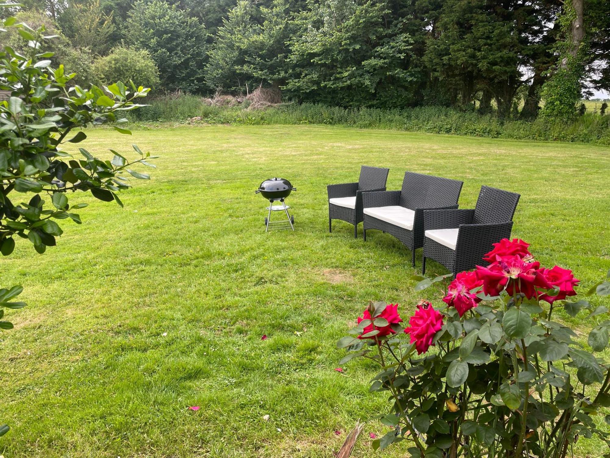 Look No Further Gorgeous Newly Renovated Contemporary Chalet Sandown Bay Holiday Centre Exteriör bild