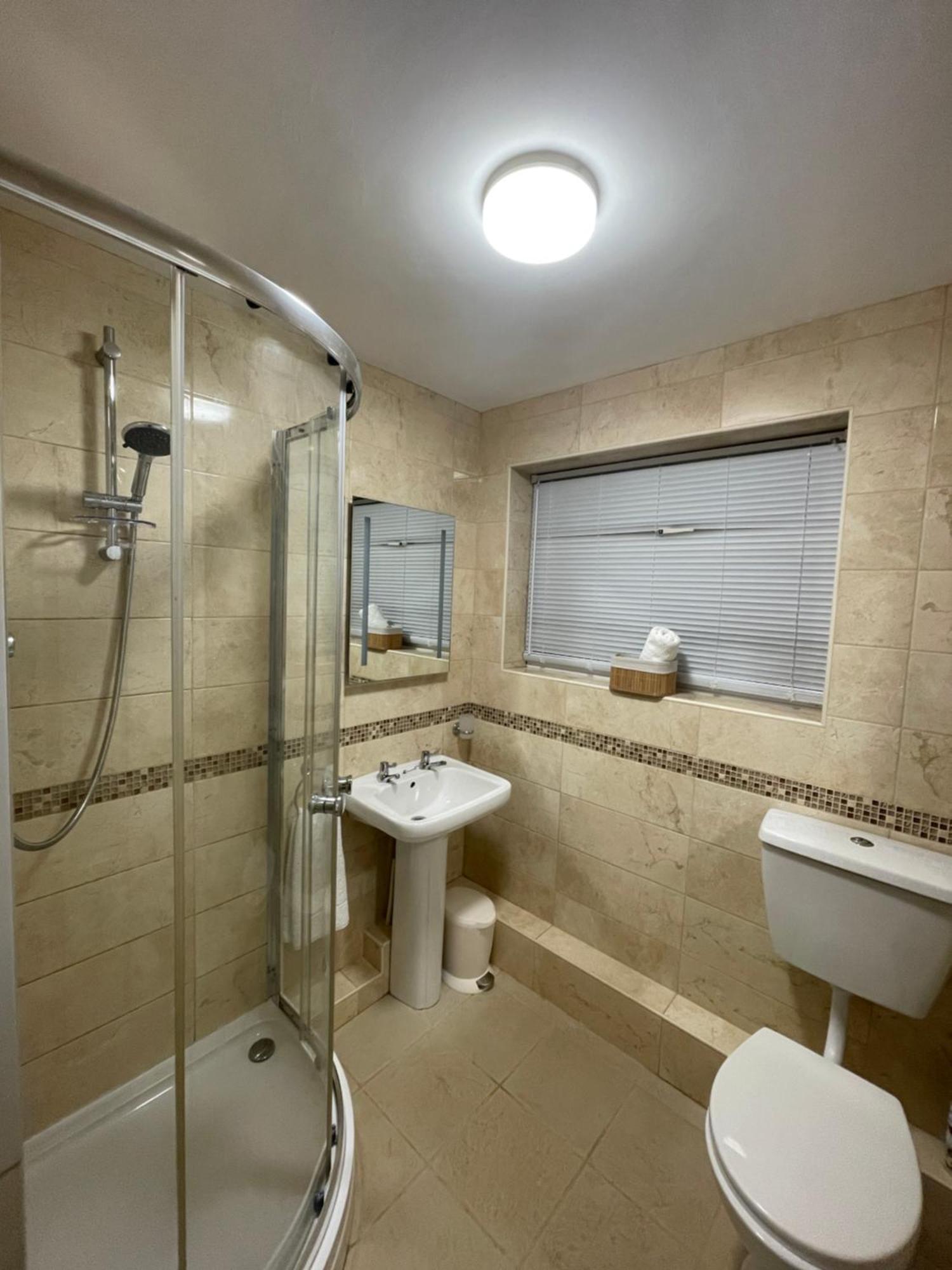 Look No Further Gorgeous Newly Renovated Contemporary Chalet Sandown Bay Holiday Centre Exteriör bild