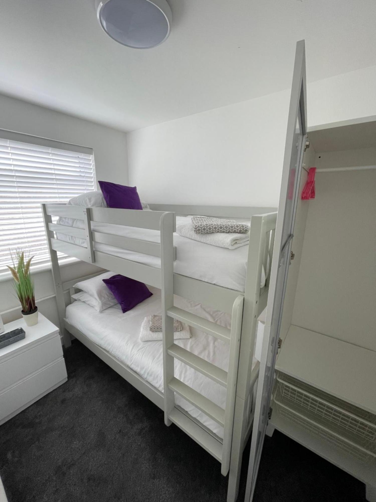 Look No Further Gorgeous Newly Renovated Contemporary Chalet Sandown Bay Holiday Centre Exteriör bild